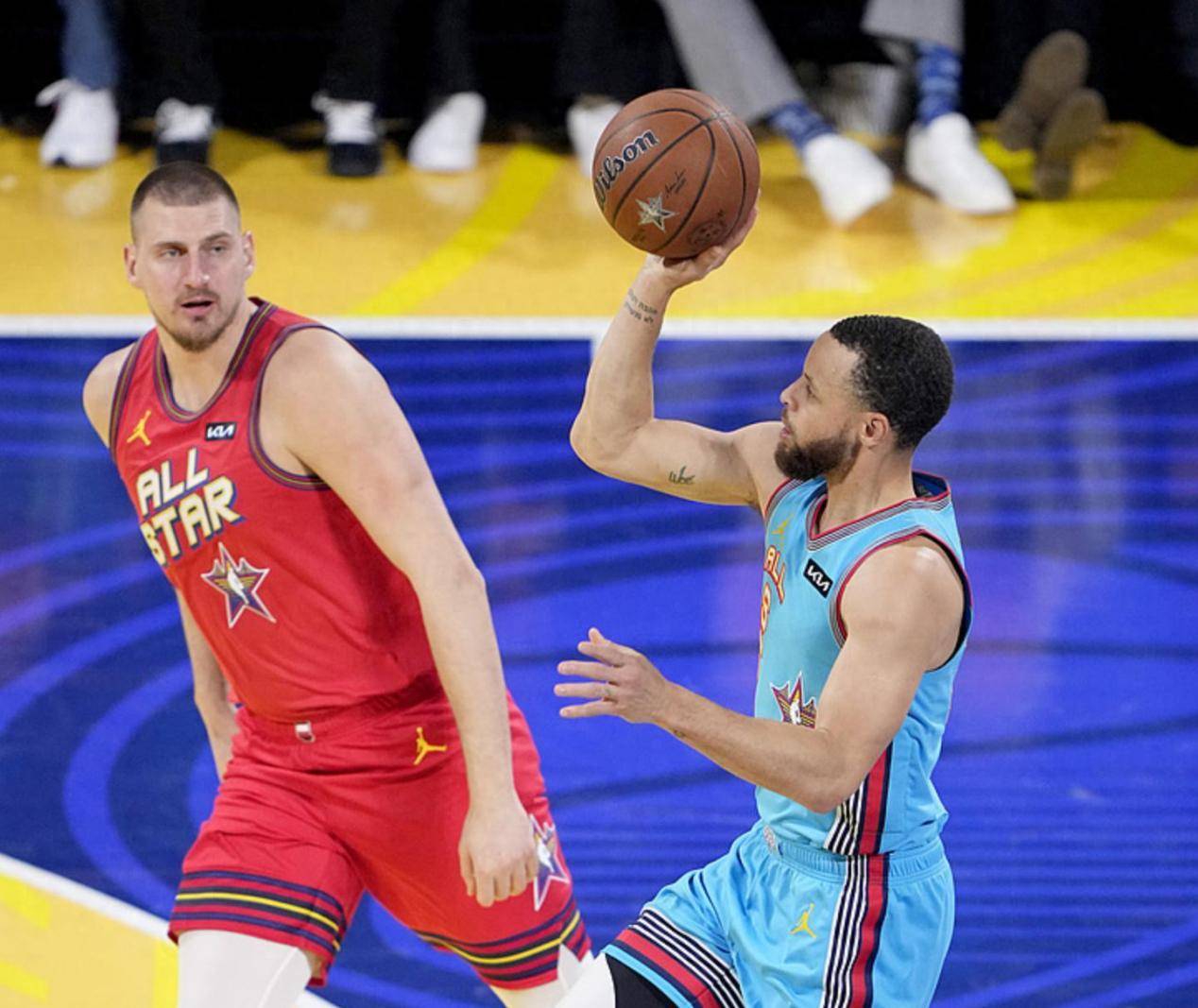 库里连续十五场比赛得分超过爆冷，美国队挑战极限！的简单介绍